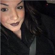 Ragazza diplomata in lingue impartisce ripetizioni in spagnolo e inglese